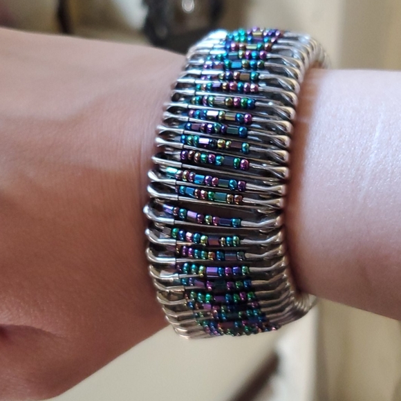 Handmade safety pin bracelet - Picture 2 of 7